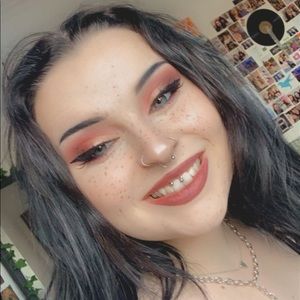 Meet your Posher, Jade